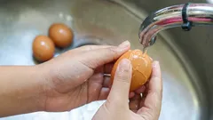 Je opravdu nutné mýt vejce před uložením do lednice? Tohle byste měli vědět.