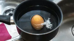 Proč vejce při vaření praskají a jak tomu zabránit pomocí jednoduchého triku