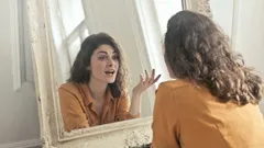 Proč někteří lidé mluví nahlas sami se sebou z psychologického hlediska?