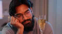 Proč se pocit osamělosti během svátků zhoršuje a jak se s ním vyrovnat: rady psychologa